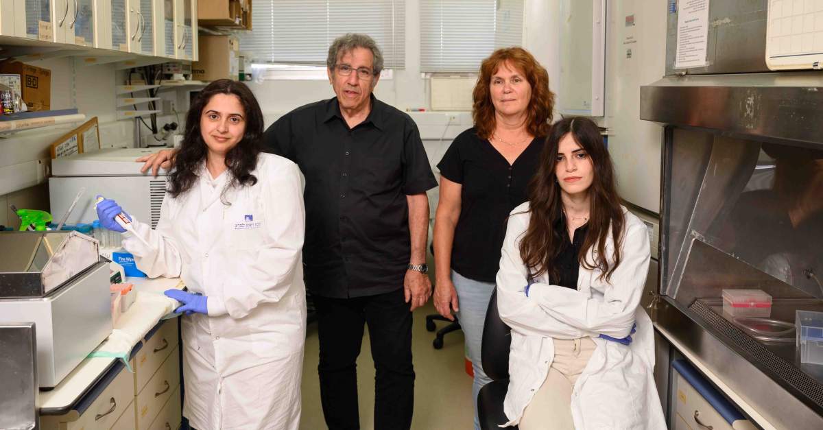 (g-d) Dr. Sofi Yado, Prof. Benny Geiger, Dr. Shlomit Reich-Zeliger et Rawan Zoabi
