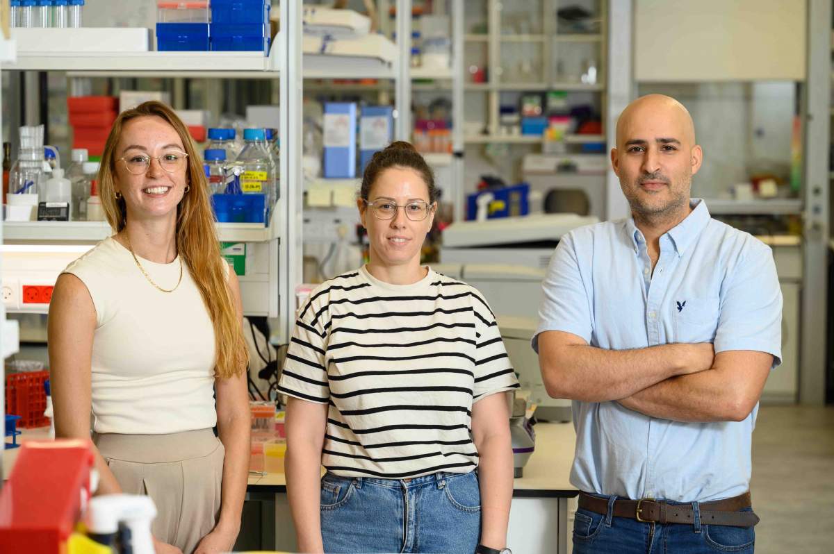 (l-r) Rachel Deis, Dr. Tali Lerer-Goldshtein et Dr. Dvir Gur
